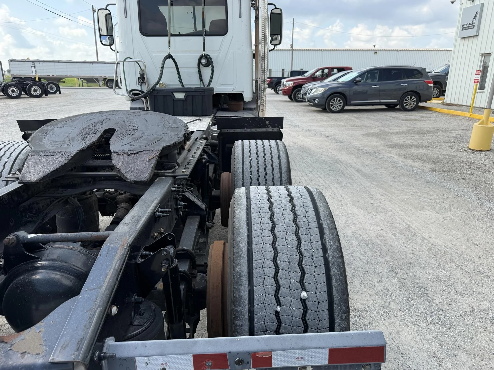 2015 Mack Pinnacle in Decatur, IL — photo 9