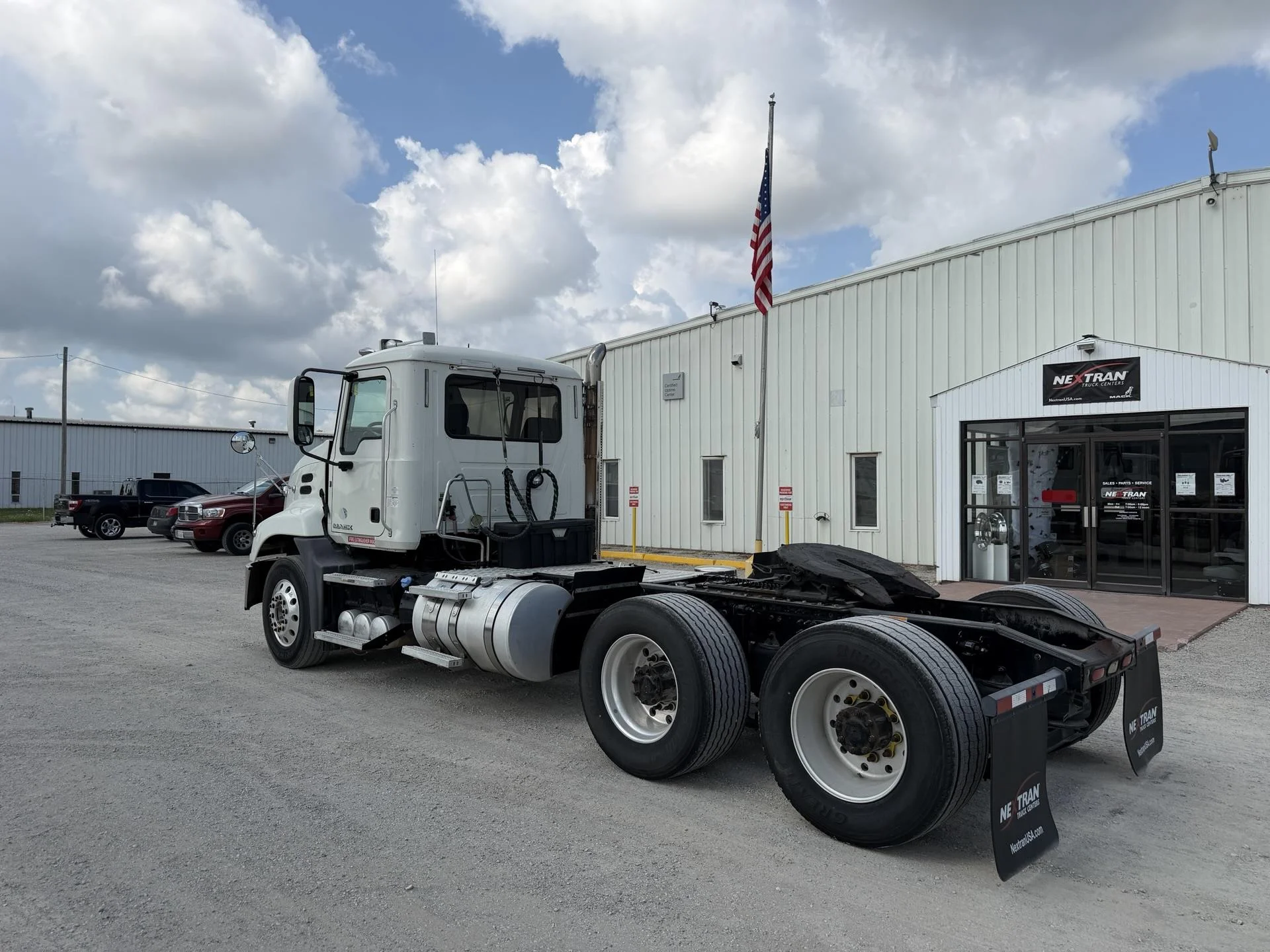 2015 Mack Pinnacle in Decatur, IL — photo 3