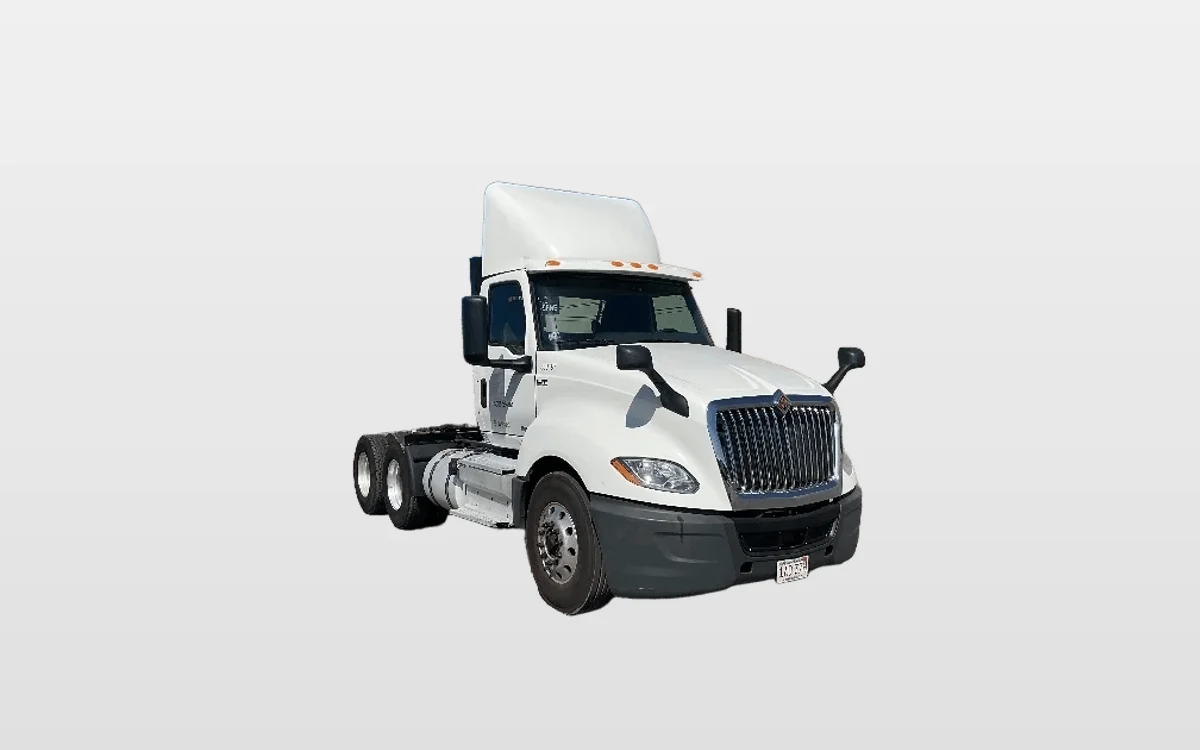 2019 International LT - image 1