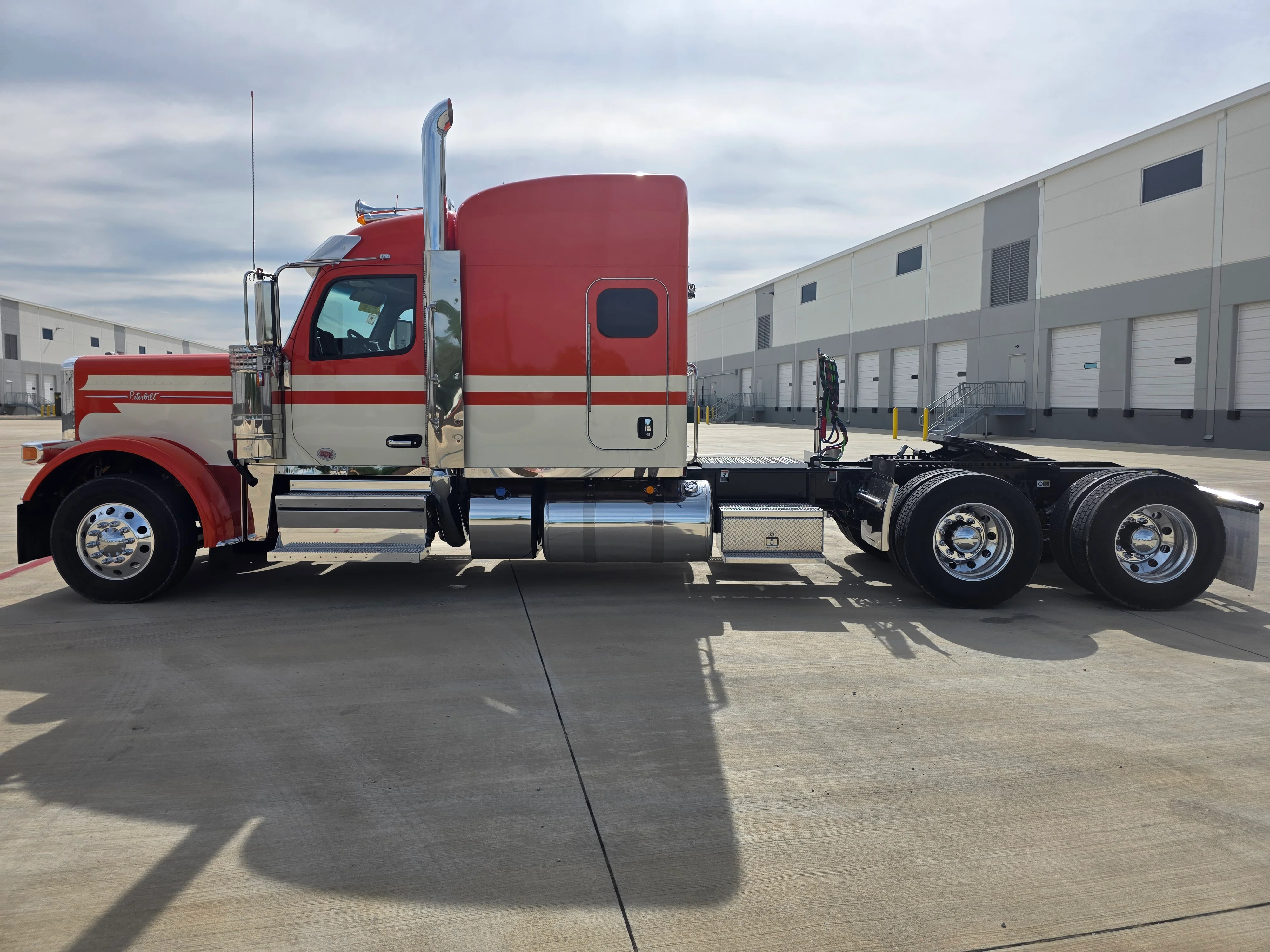 2027 Peterbilt 589 — photo 2