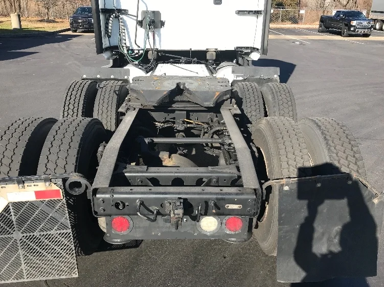 2023 International LT - image 6