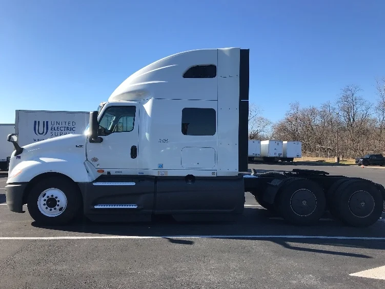 2023 International LT - image 4