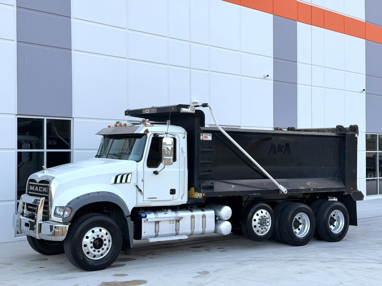 2023 Mack Granite - image 3