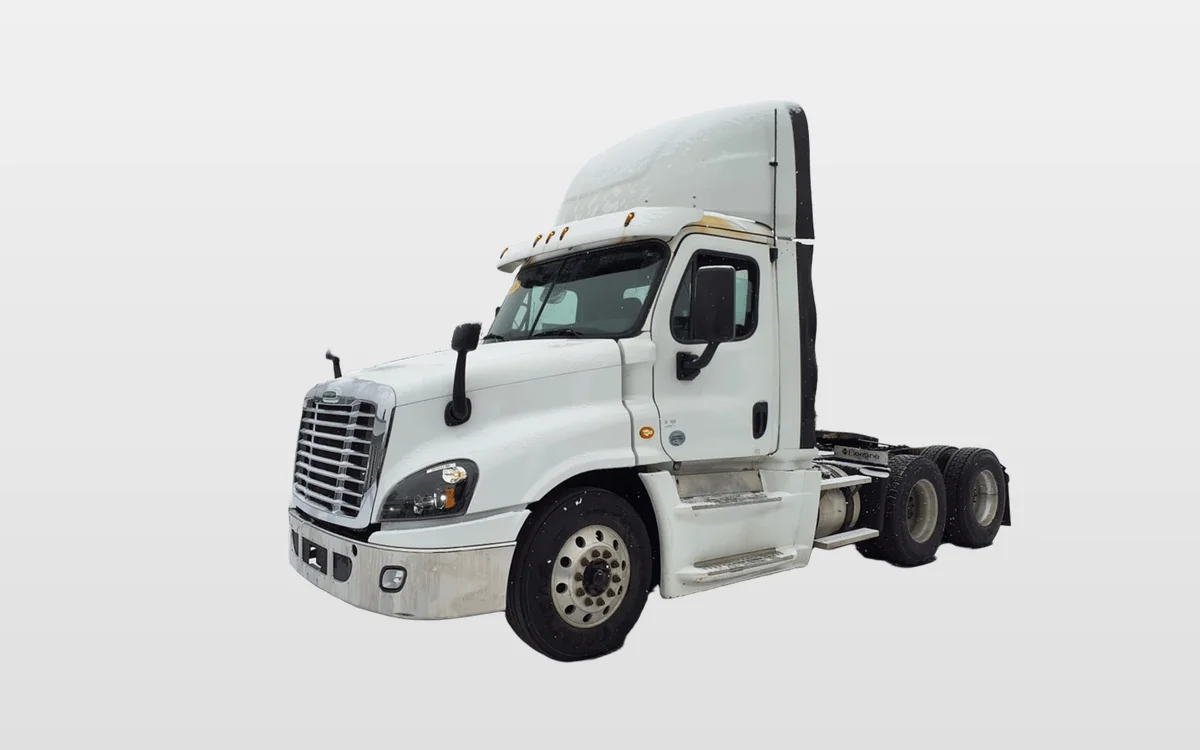 2016 Freightliner Cascadia - image 1