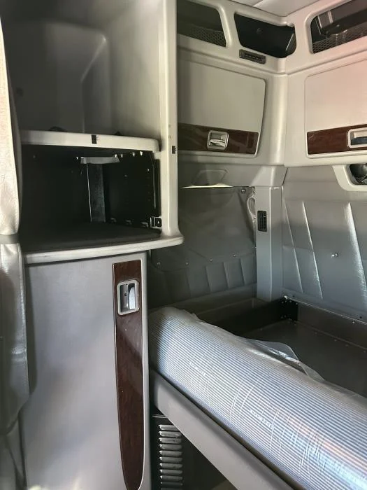 2024 Peterbilt 389 - image 9