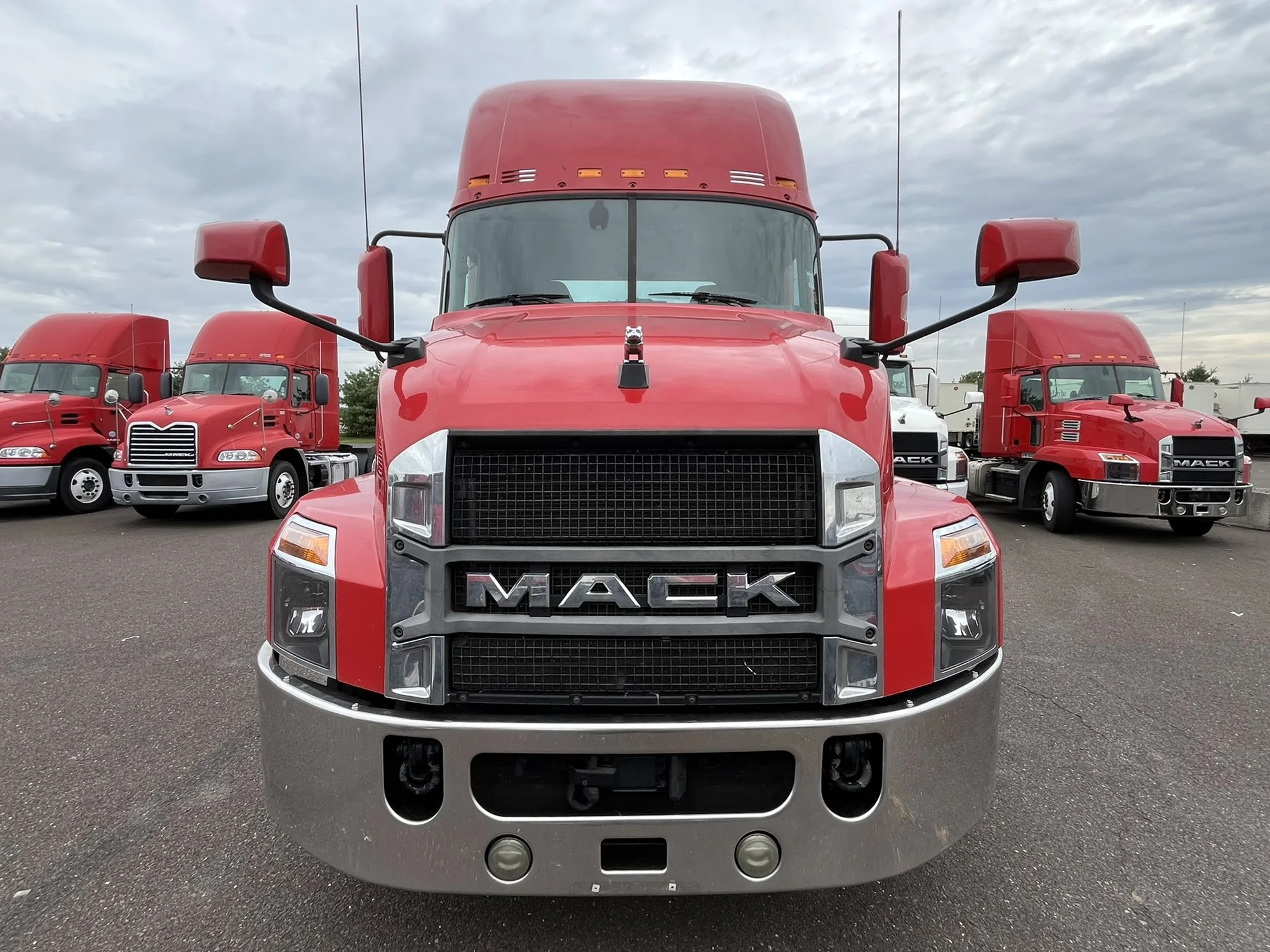 2020 Mack Anthem - image 2