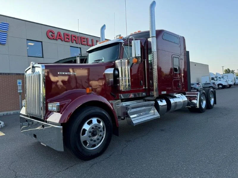 2025 Kenworth W900