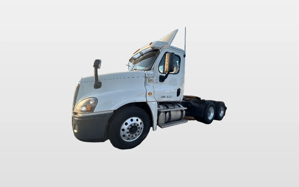 2016 Freightliner Cascadia - image 1