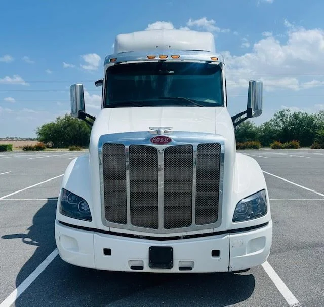 2019 Peterbilt 579 - image 3