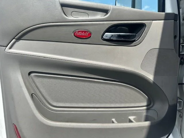 2019 Peterbilt 579 - image 10