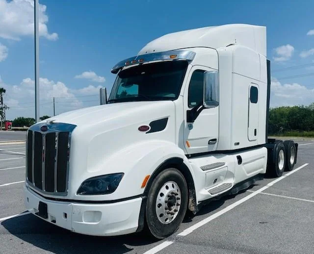2019 Peterbilt 579 - image 2