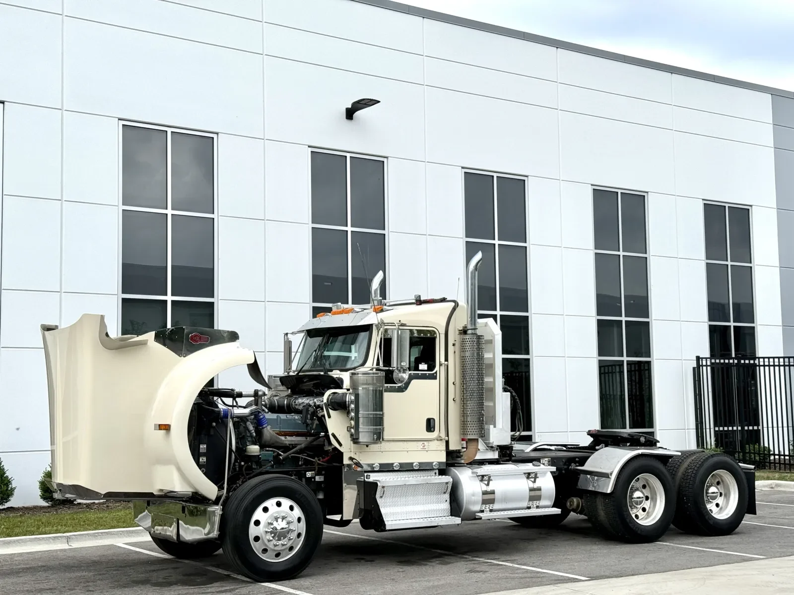 2018 Kenworth W900 in New Lenox, IL — photo 10