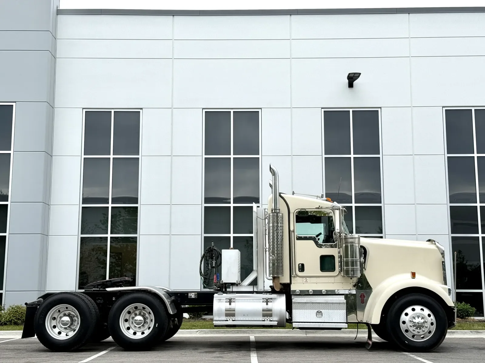 2018 Kenworth W900 in New Lenox, IL — photo 3