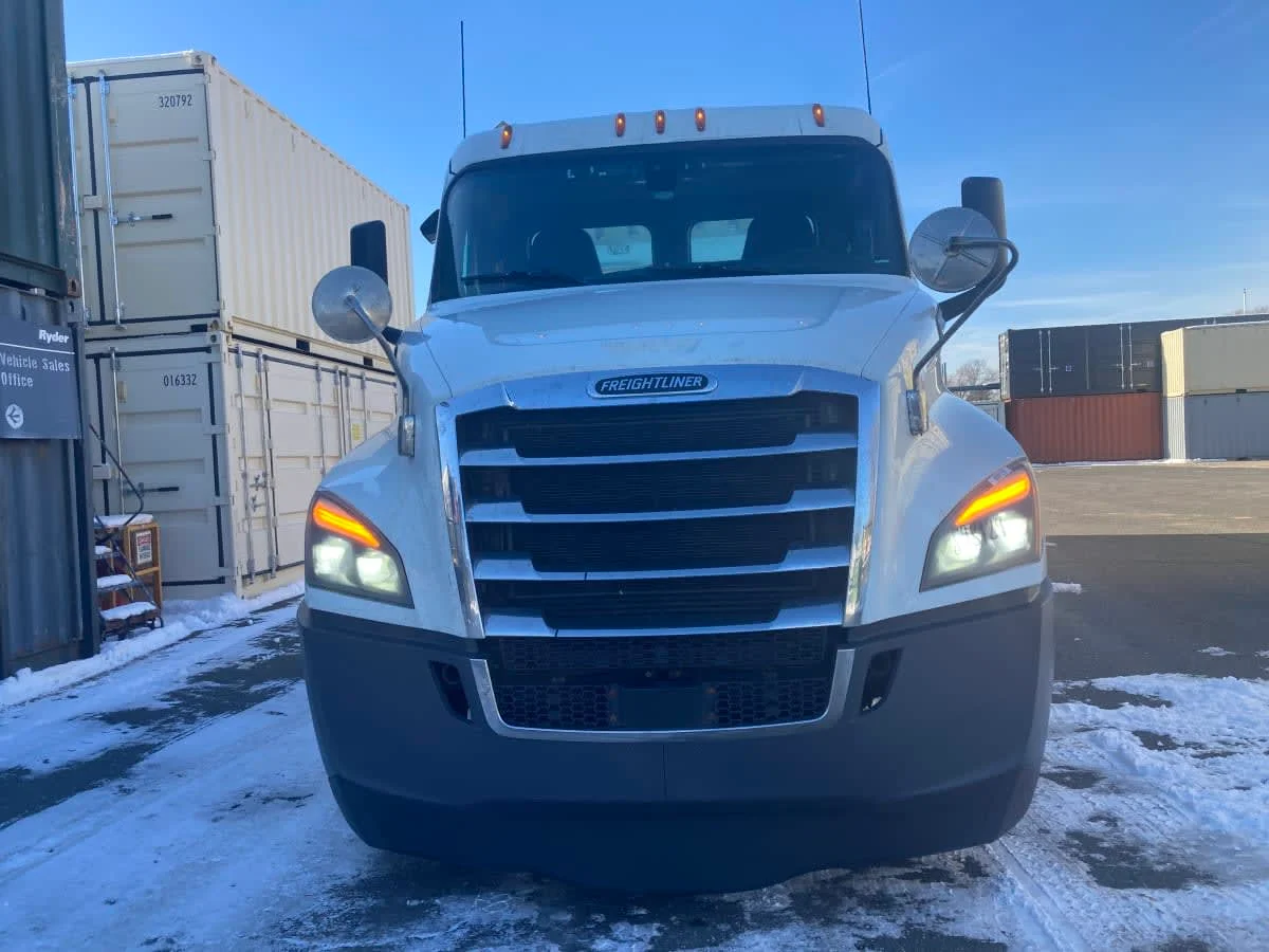 2020 Freightliner Cascadia in Springfield, MA — photo 2
