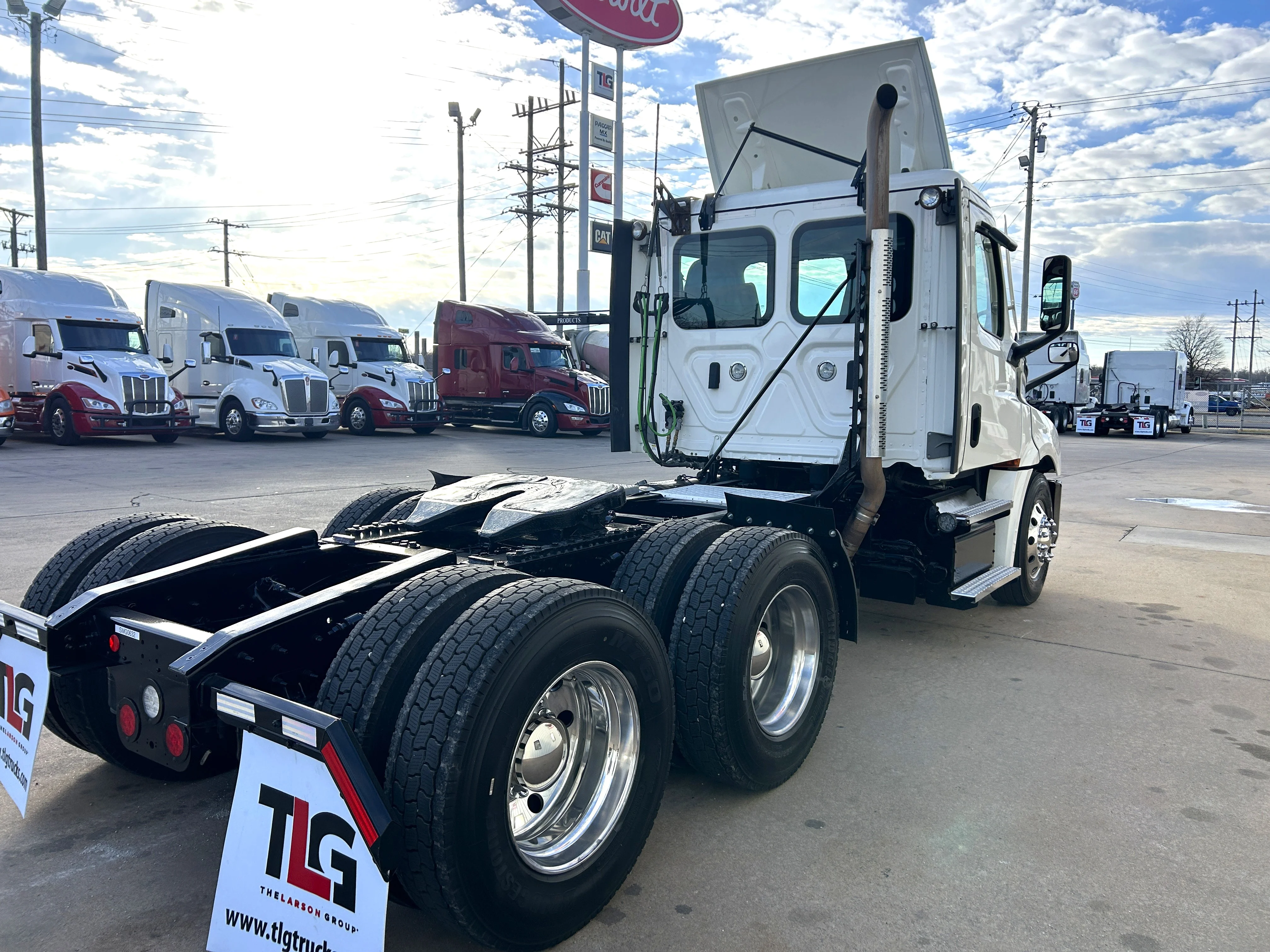 2021 Freightliner Cascadia - image 7