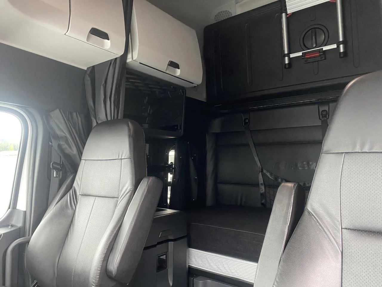 2027 Freightliner Cascadia - image 10