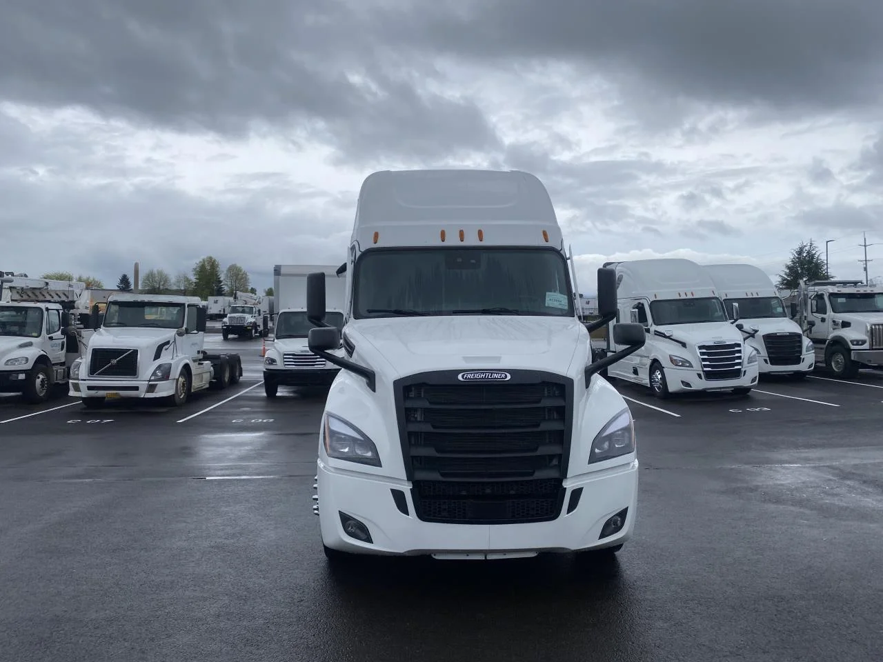 2027 Freightliner Cascadia - image 2
