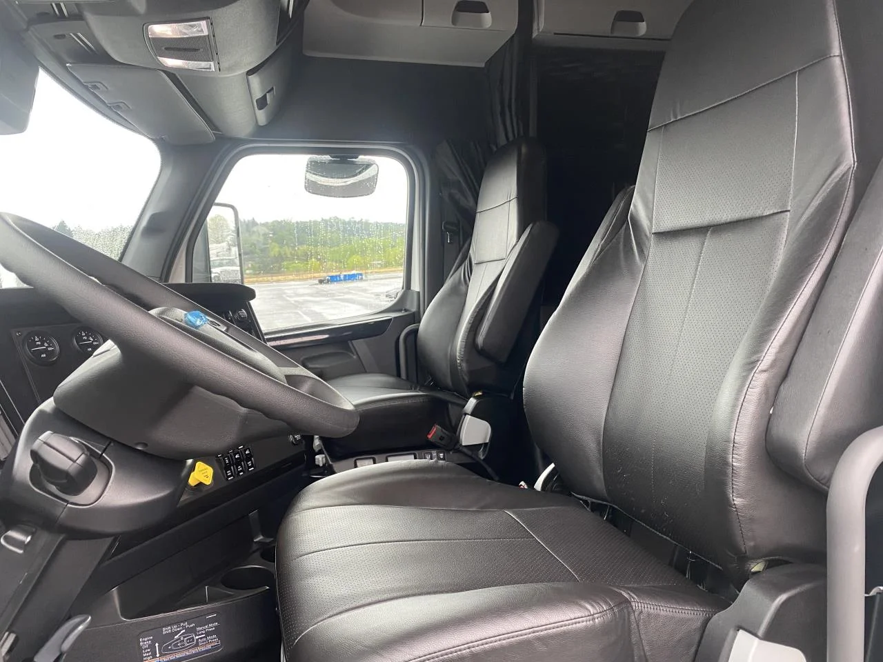 2027 Freightliner Cascadia - image 8