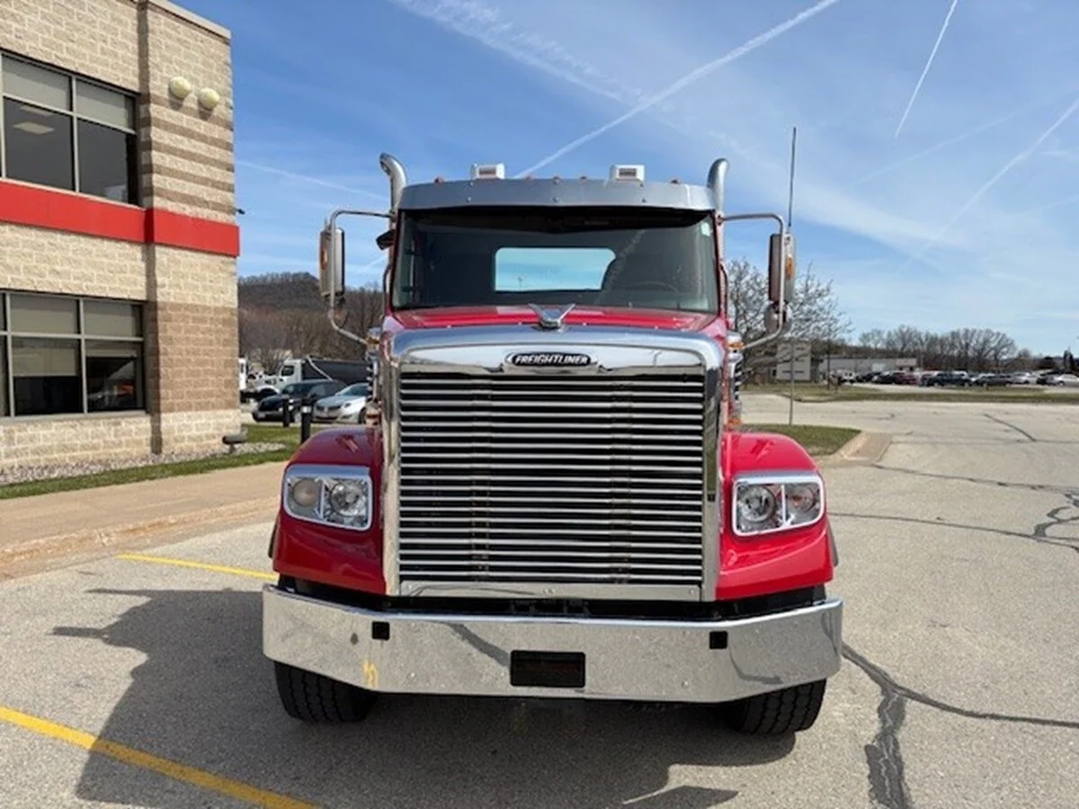 2021 Freightliner 122SD - image 2