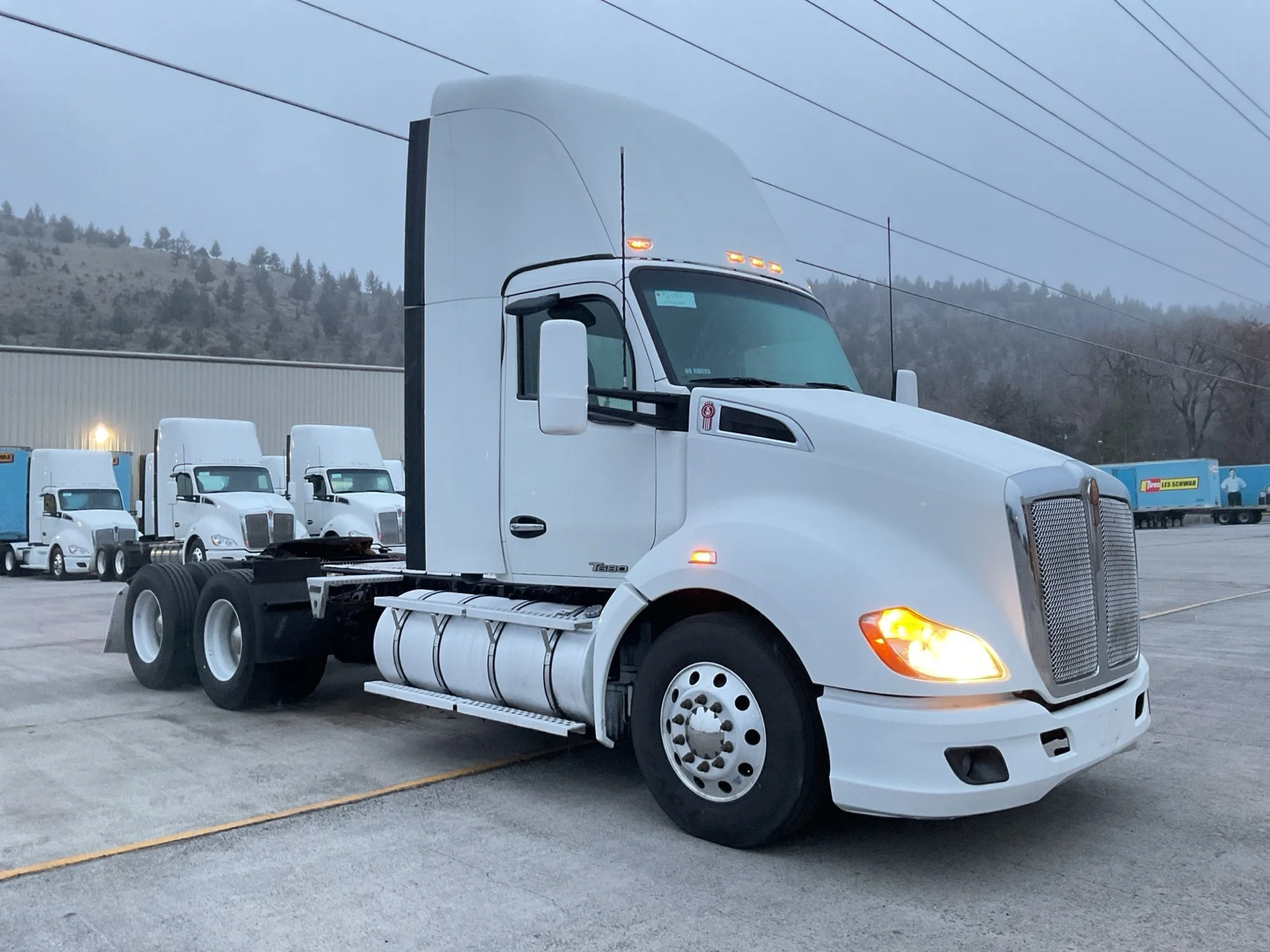 2022 Kenworth T680 - image 2