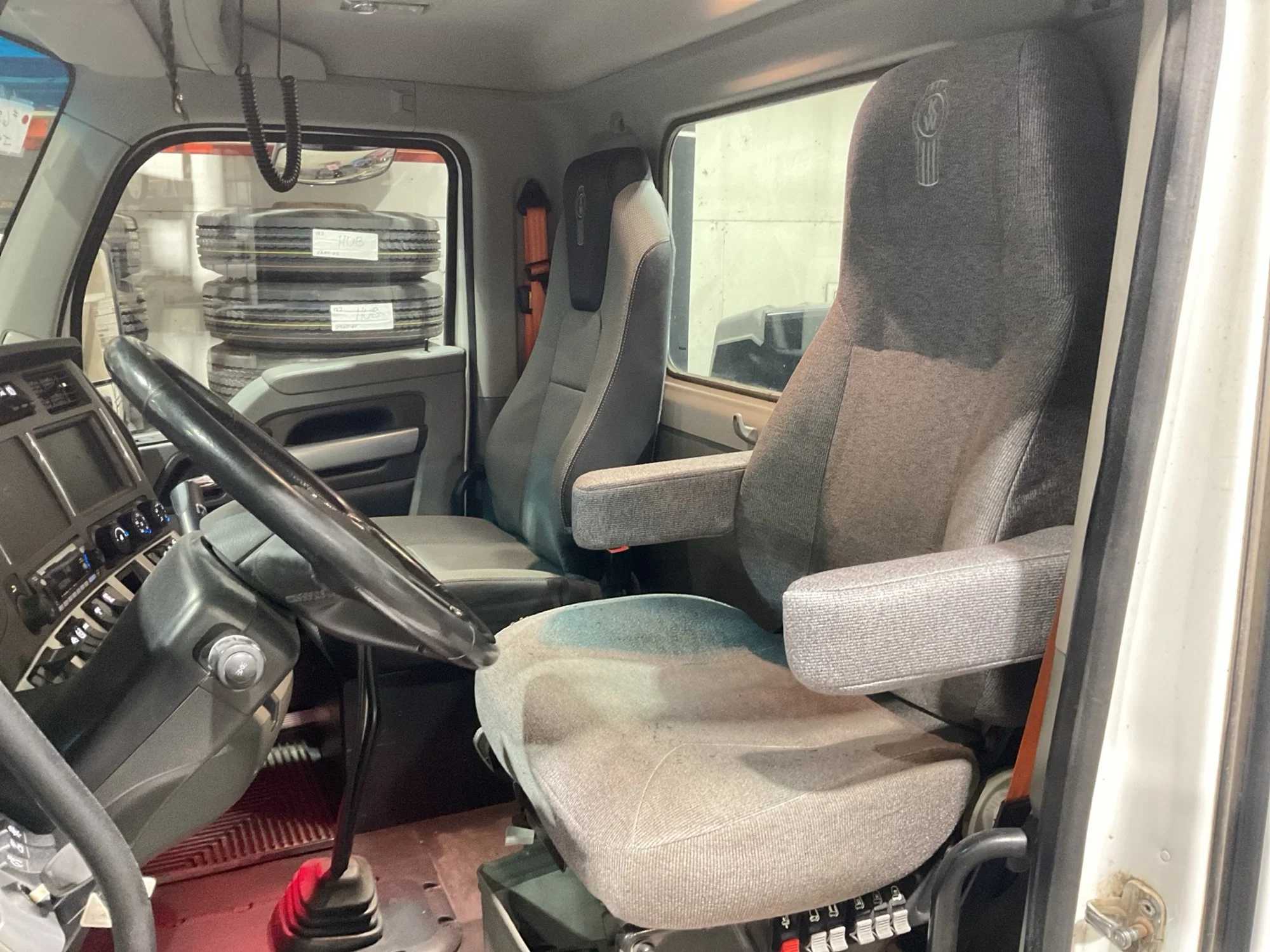 2022 Kenworth T680 - image 6