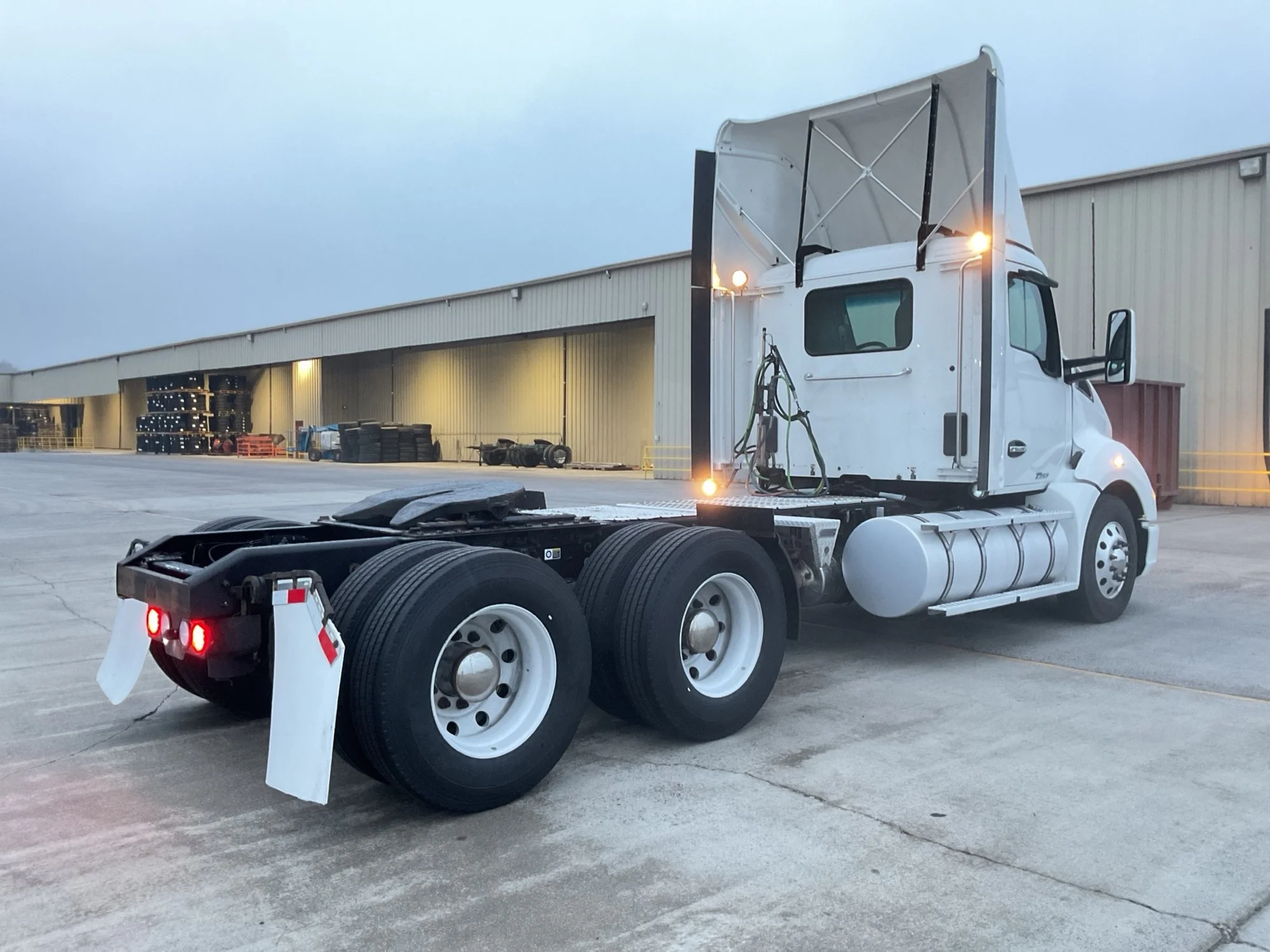 2022 Kenworth T680 - image 3