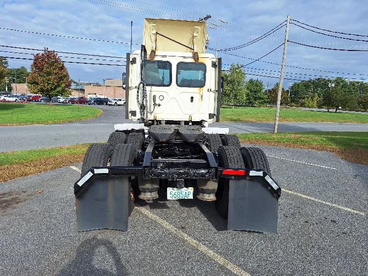 2018 Freightliner Cascadia - image 6