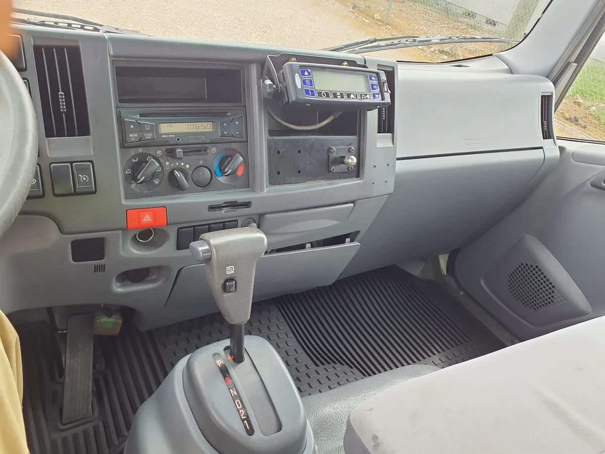 2018 Isuzu NPR - image 14