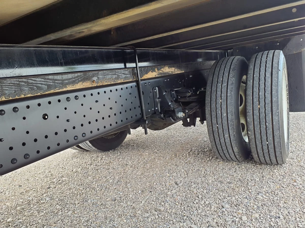 2018 Isuzu NPR - image 15