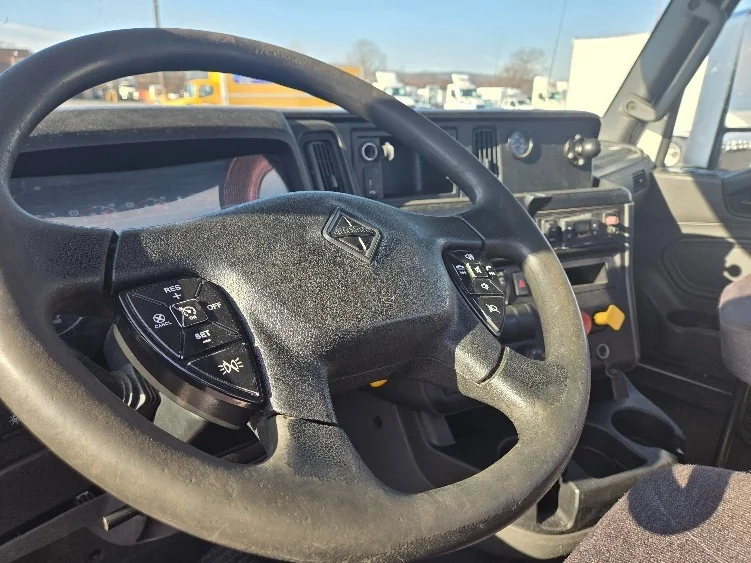 2020 International LT - image 10