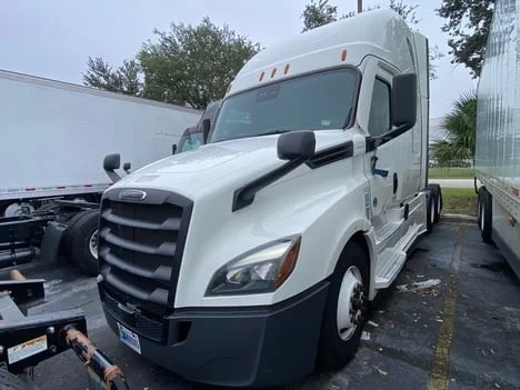 2021 Freightliner Cascadia - image 8