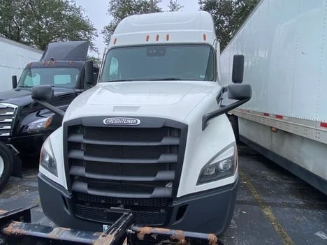 2021 Freightliner Cascadia - image 2