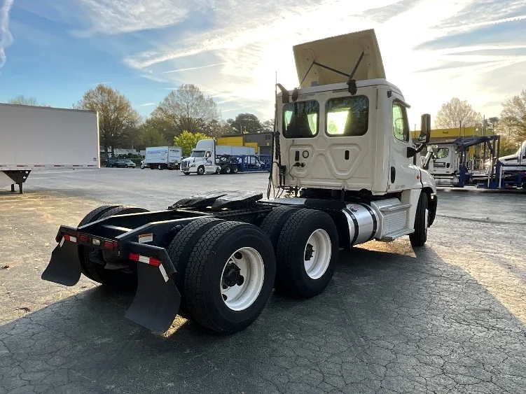 2019 Freightliner Cascadia in Mebane, NC — photo 7