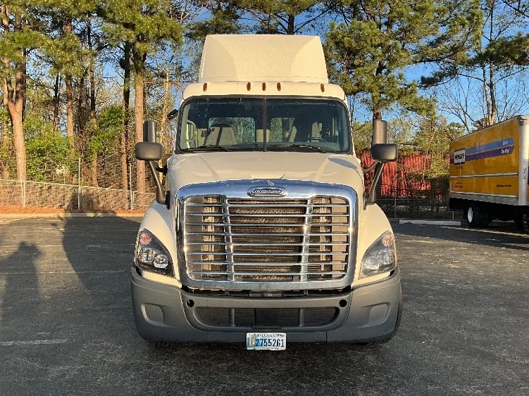 2019 Freightliner Cascadia in Mebane, NC — photo 2