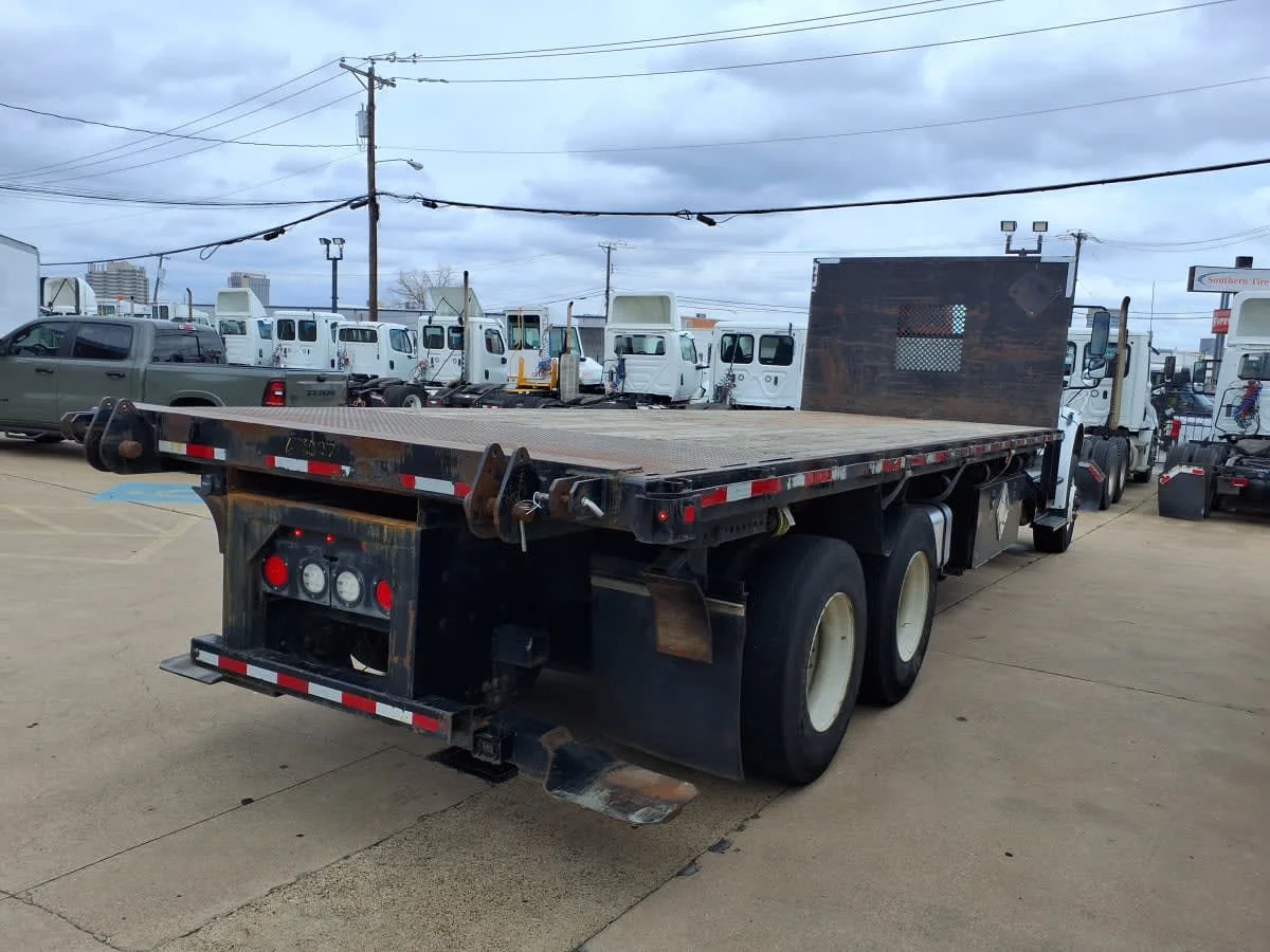 2017 Freightliner M2 106 - image 4