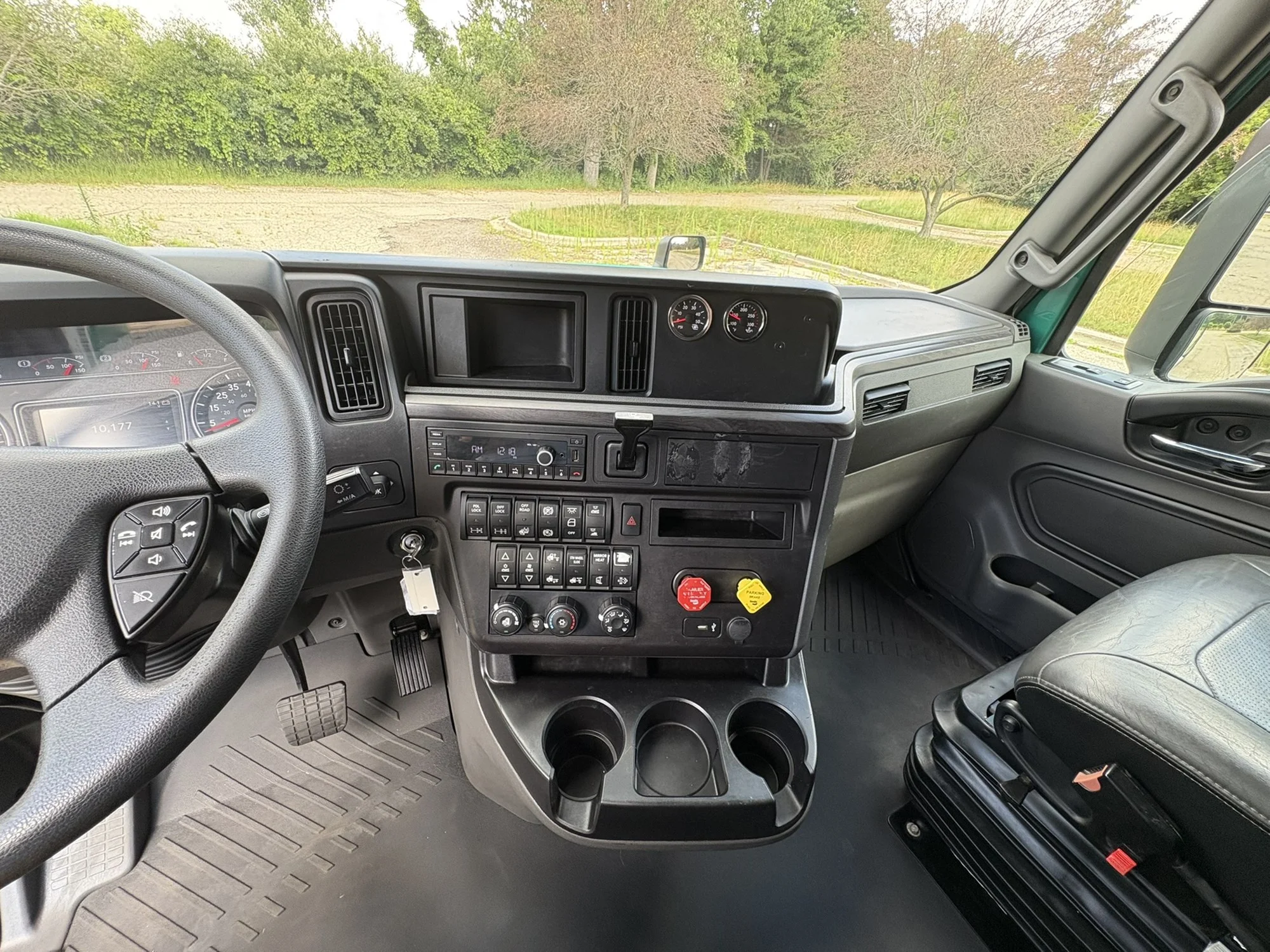 2024 International LT in West Michigan International, MI — photo 17