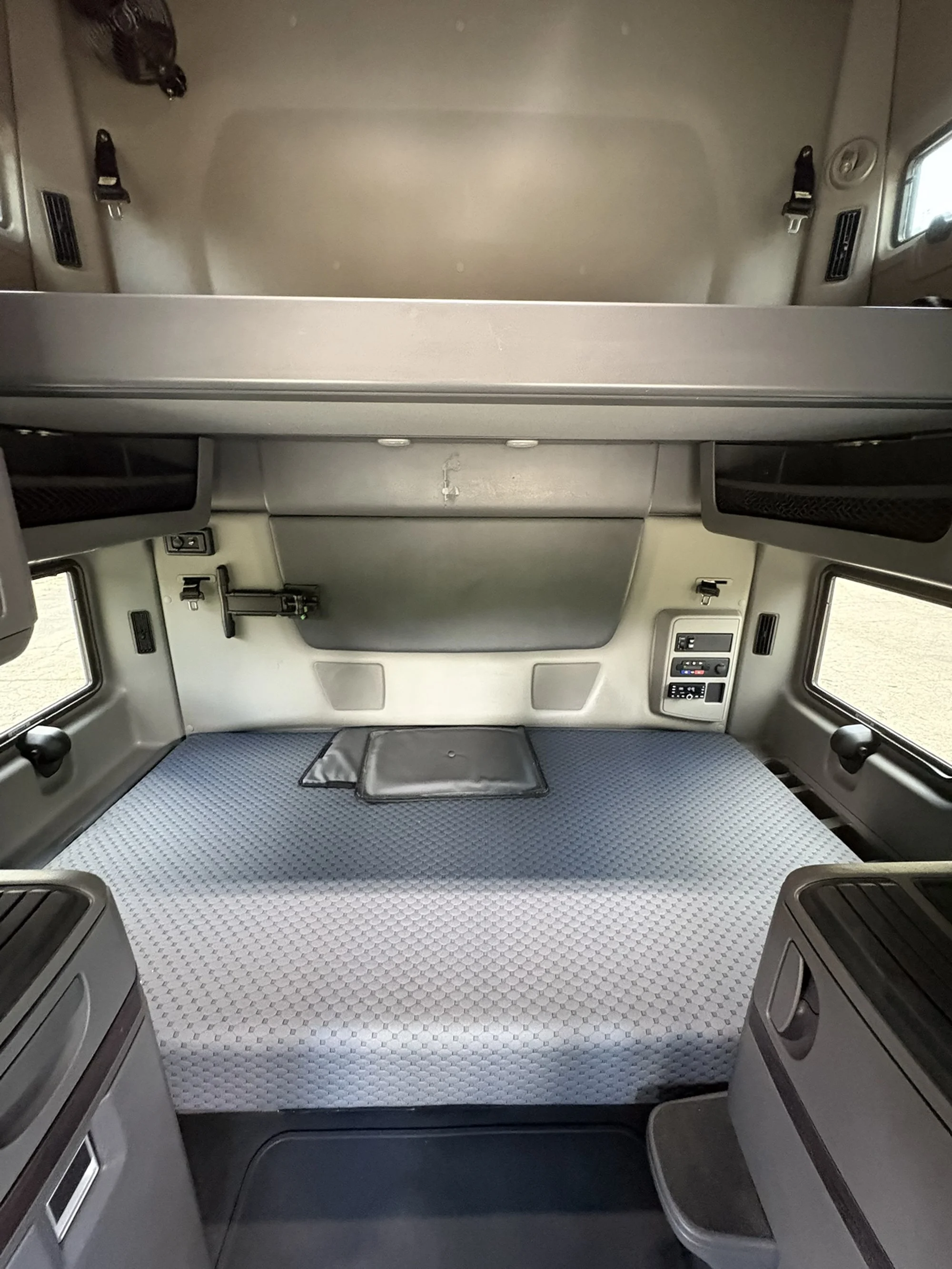 2024 International LT in West Michigan International, MI — photo 19