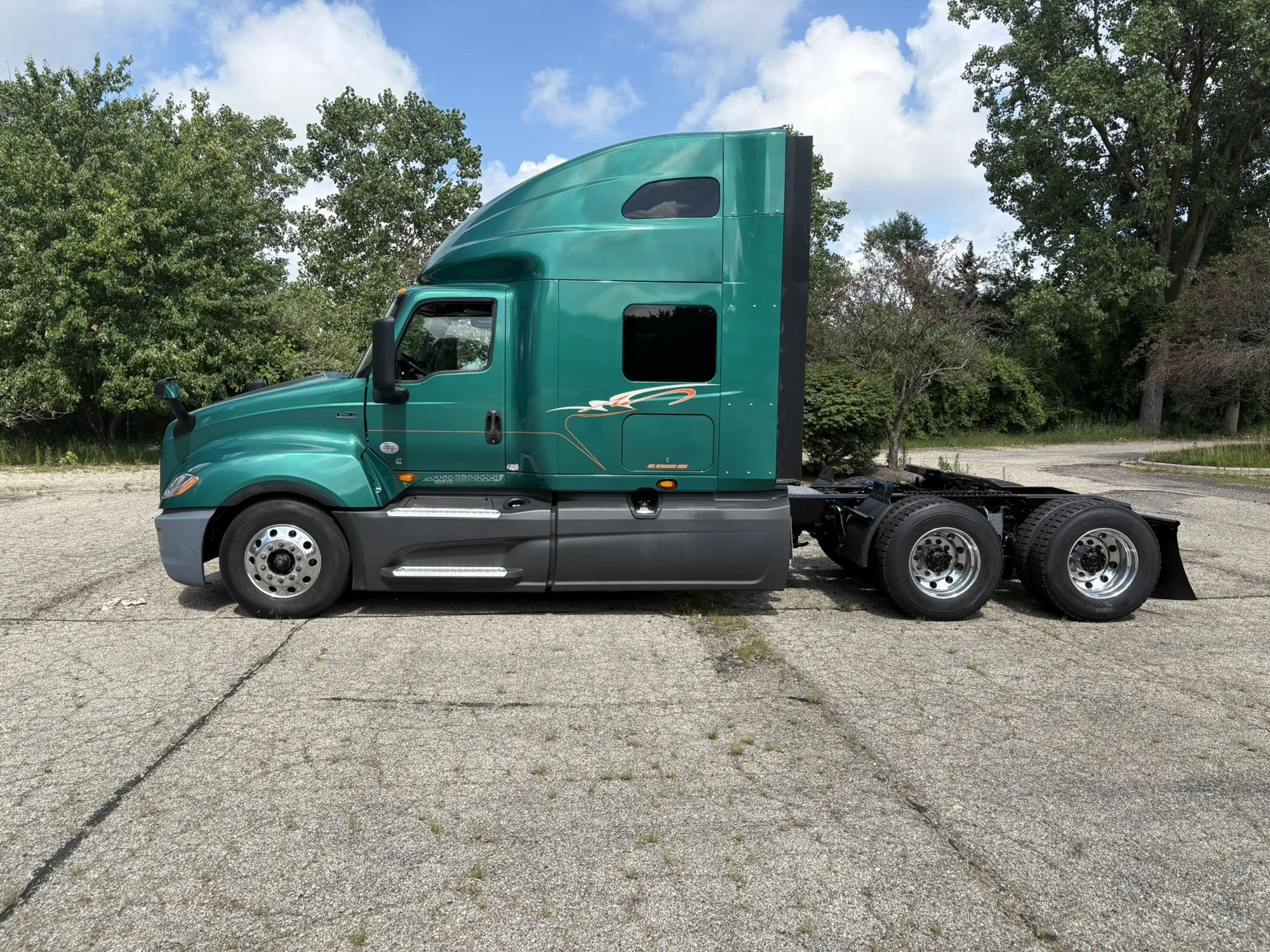 2024 International LT in West Michigan International, MI — photo 2