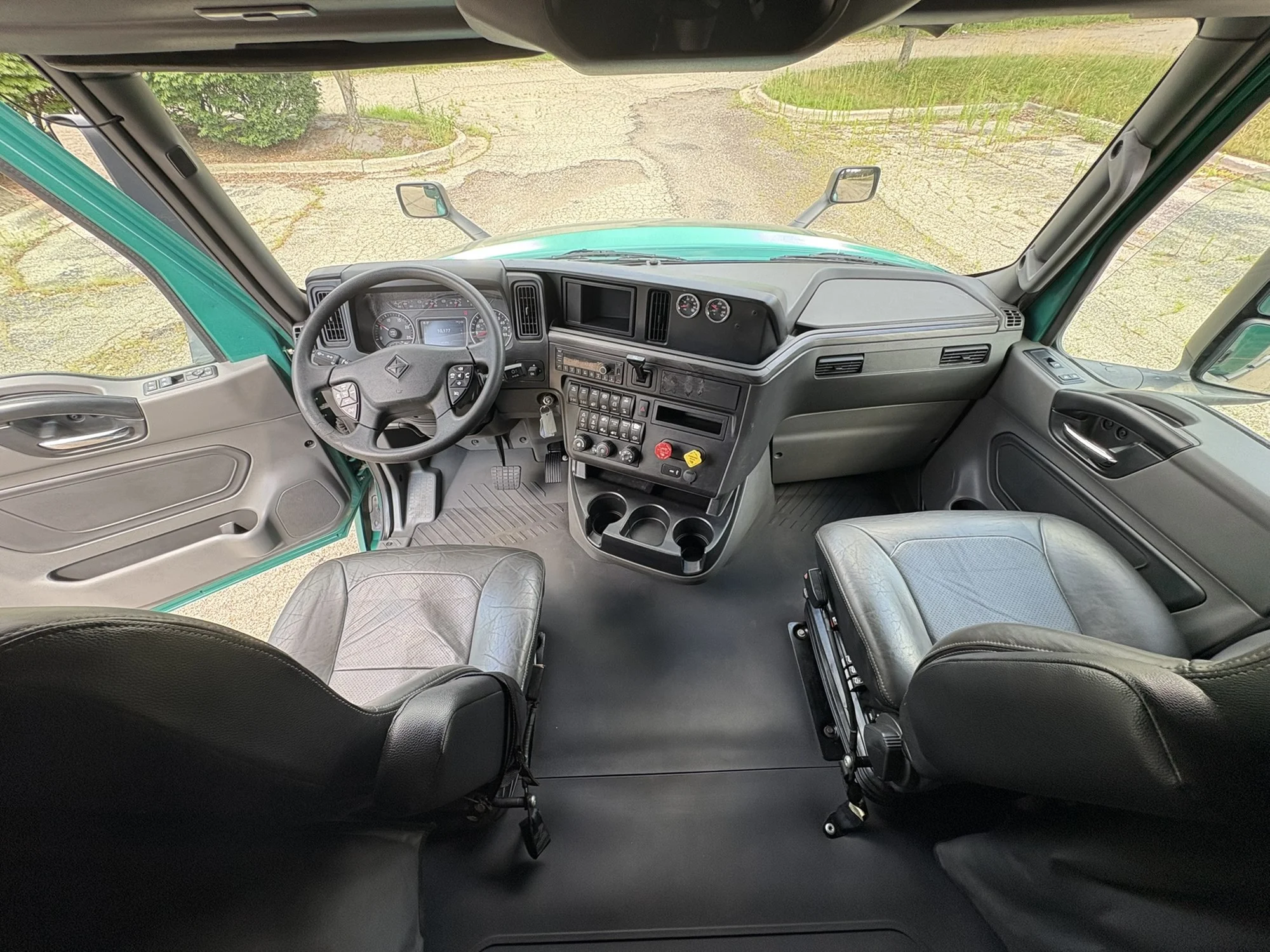 2024 International LT in West Michigan International, MI — photo 18