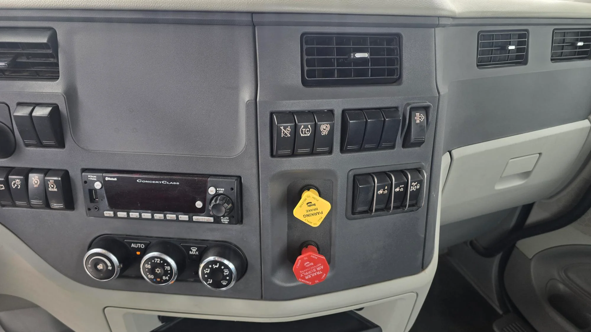 2021 Peterbilt 579 in Joplin, MO — photo 12