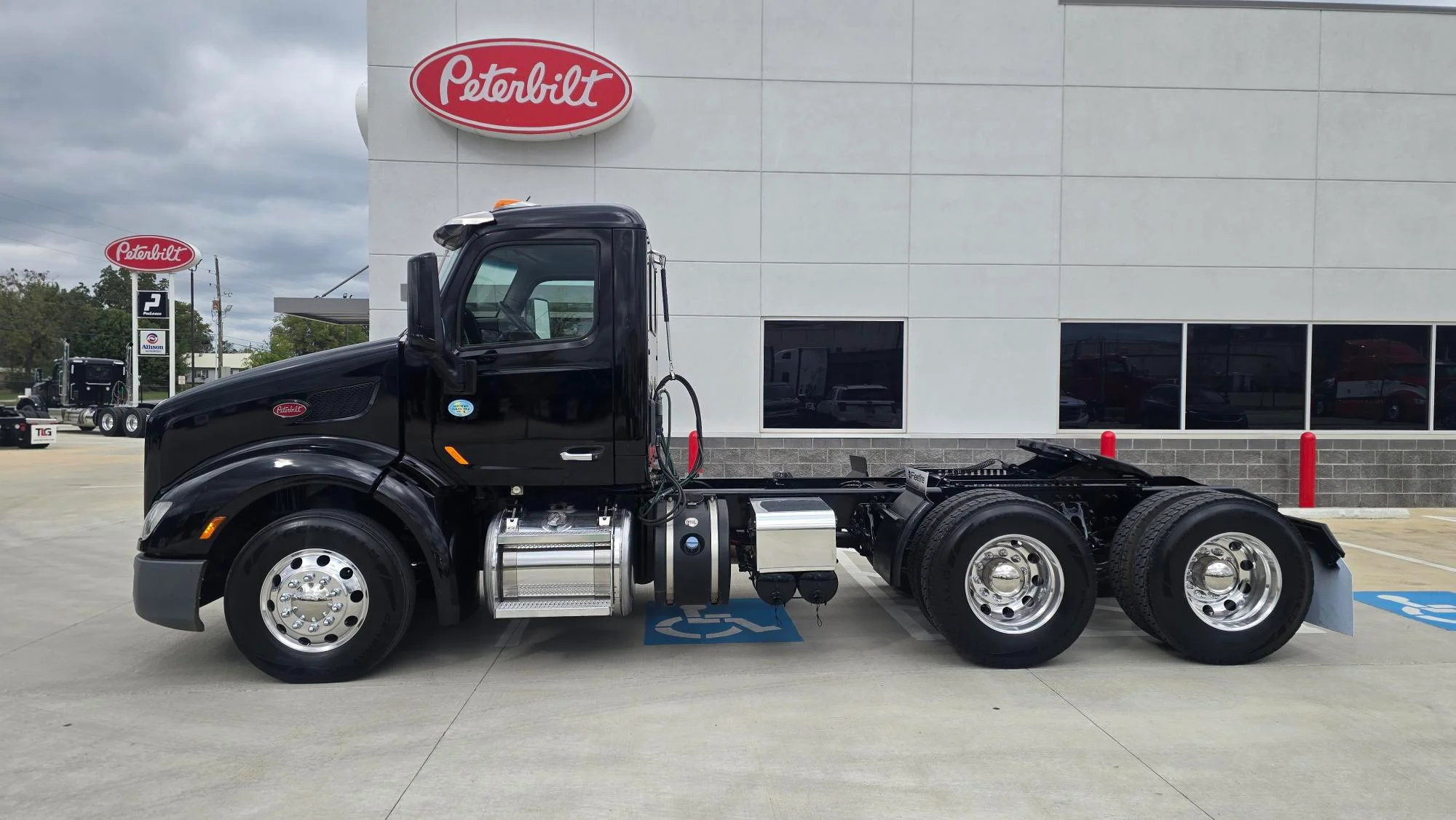 2021 Peterbilt 579 in Joplin, MO — photo 2