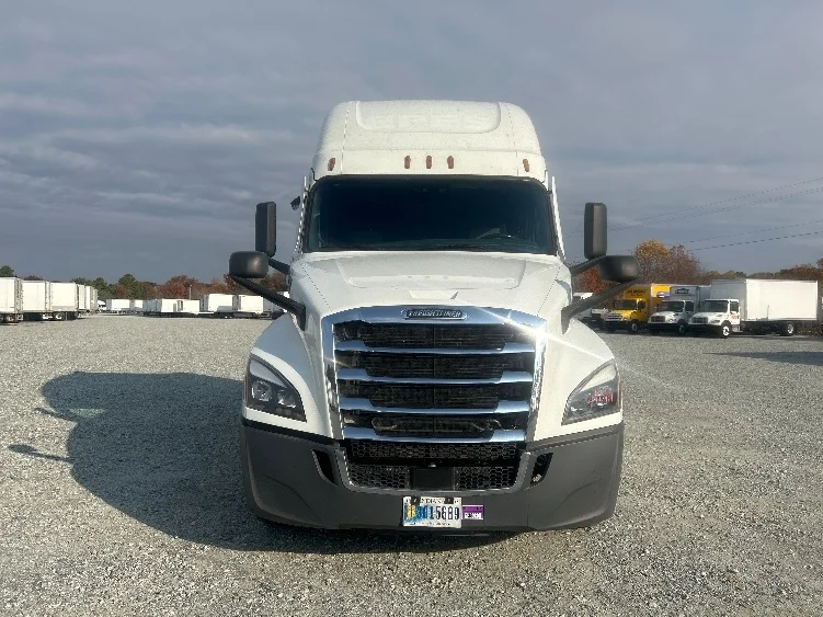 2021 Freightliner Cascadia - image 2
