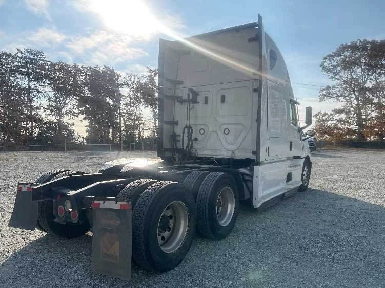 2021 Freightliner Cascadia - image 7