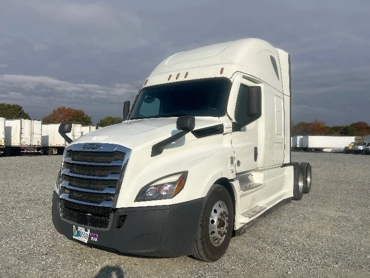 2021 Freightliner Cascadia - image 3