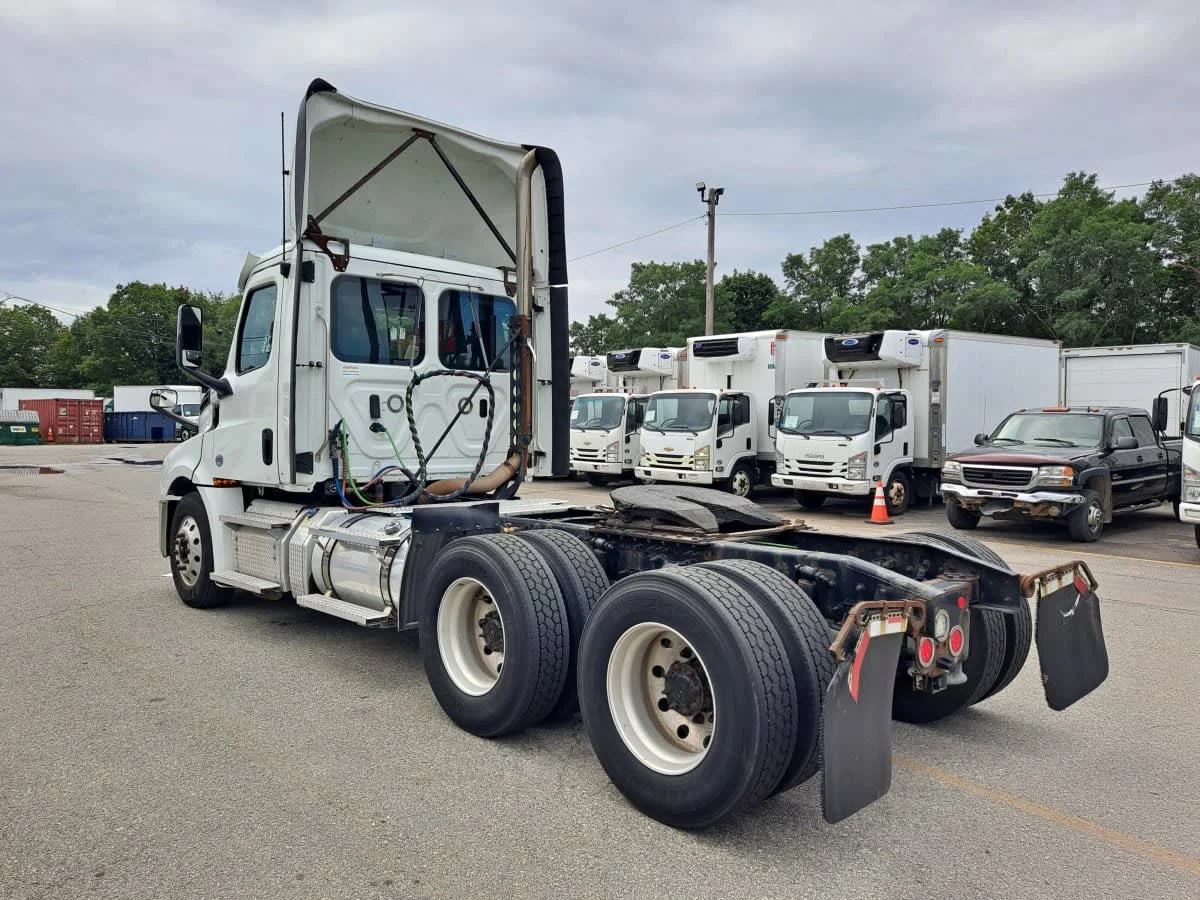 2020 Freightliner Cascadia in Salisbury, MA — photo 6