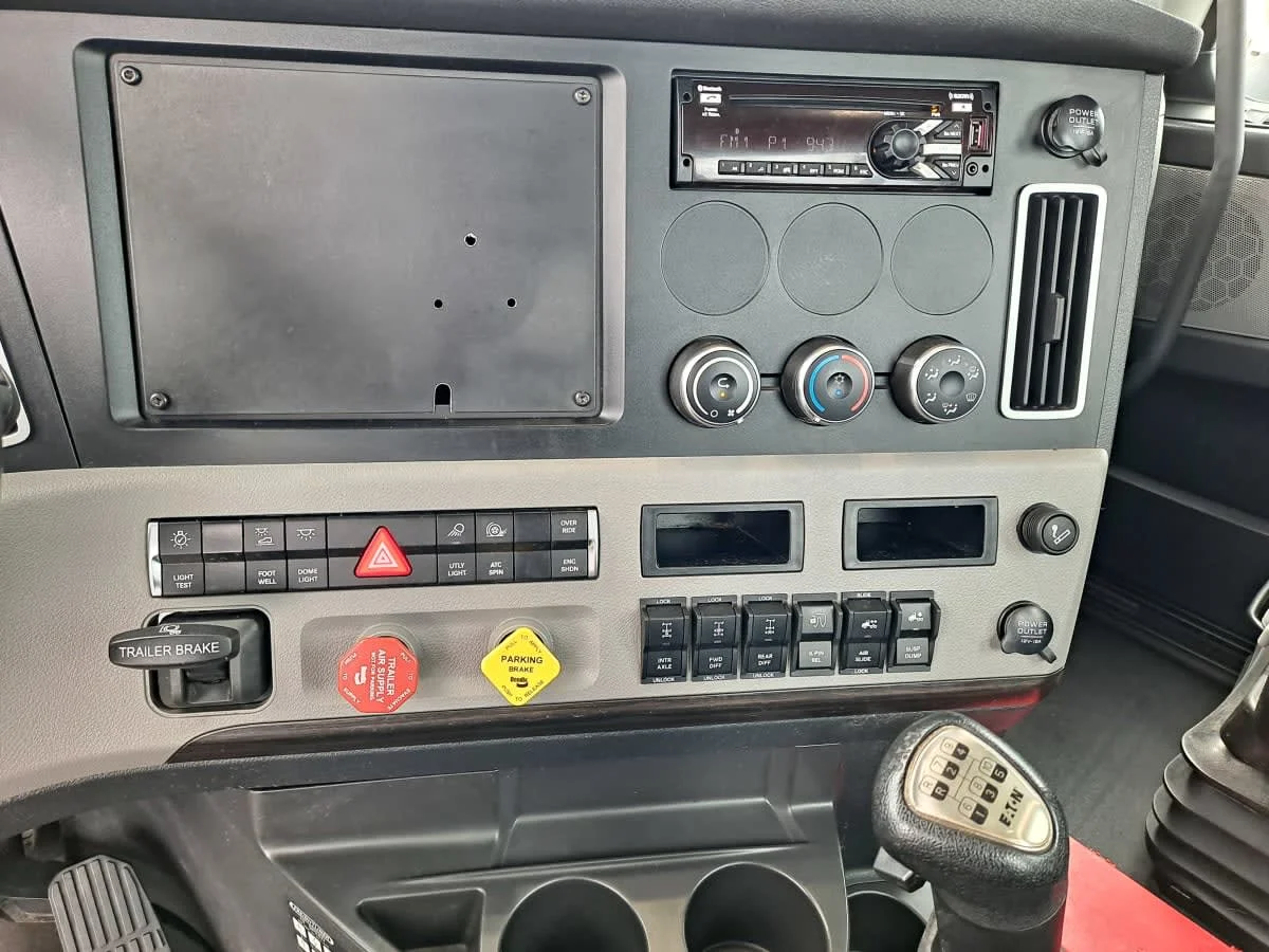 2020 Freightliner Cascadia in Salisbury, MA — photo 10