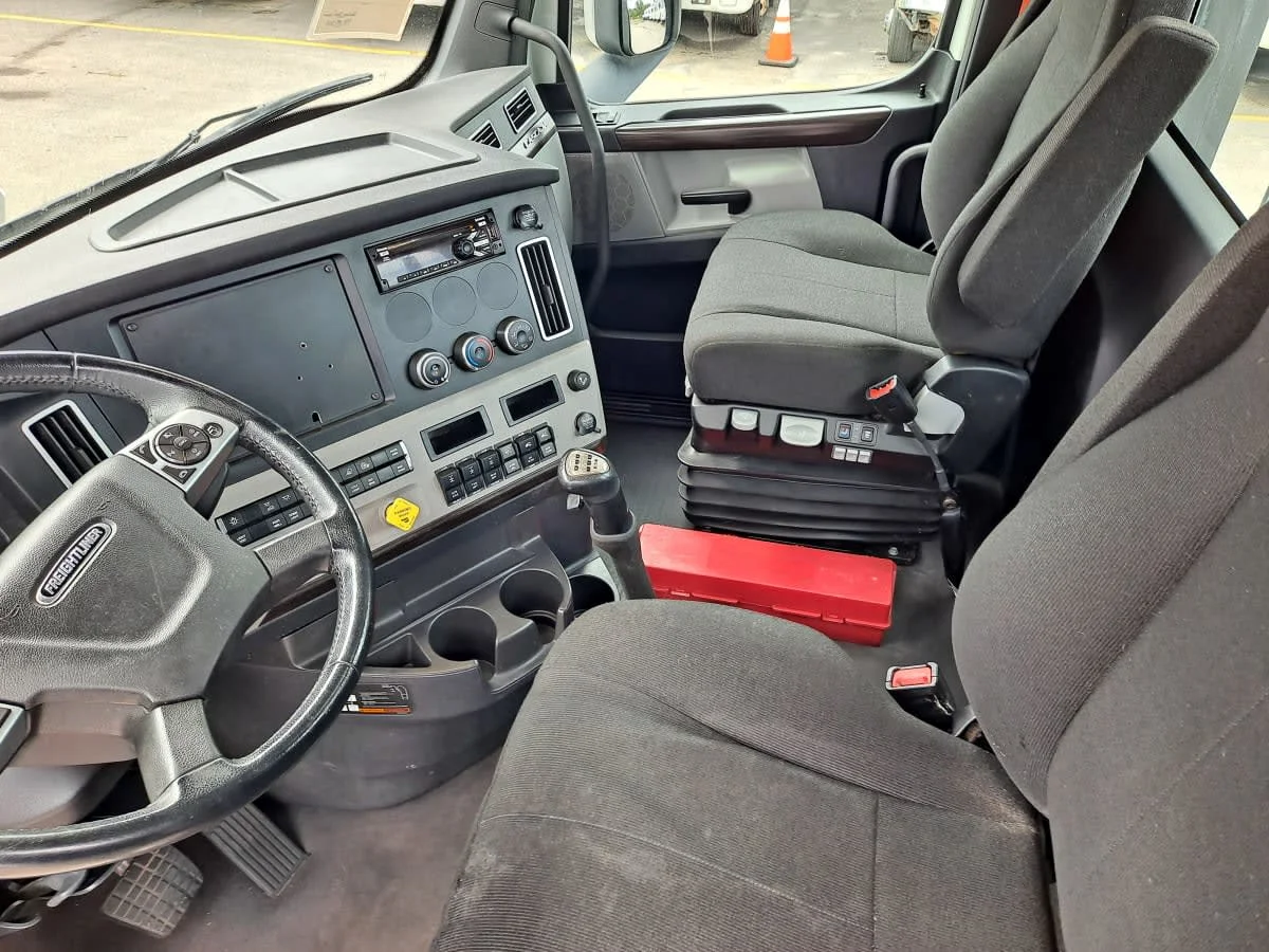 2020 Freightliner Cascadia in Salisbury, MA — photo 7