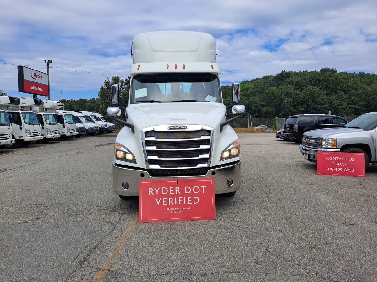 2020 Freightliner Cascadia in Salisbury, MA — photo 2