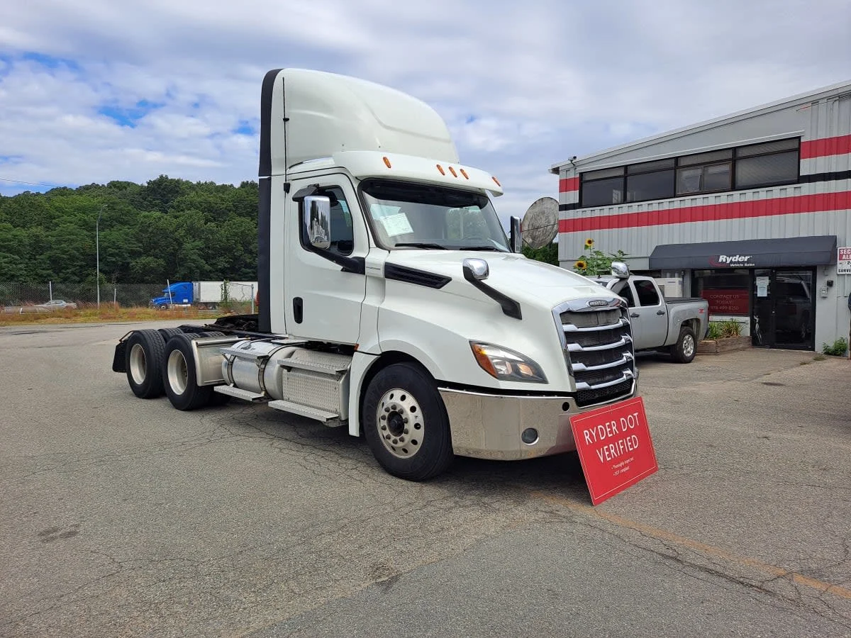 2020 Freightliner Cascadia in Salisbury, MA — photo 3