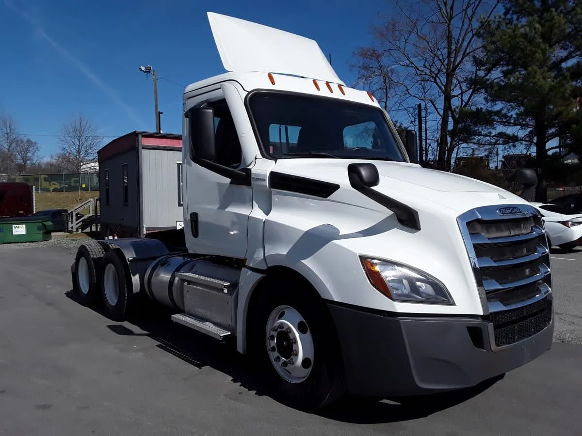 2021 Freightliner Cascadia - image 3